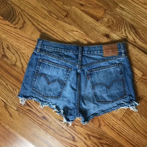 Levi’s Cutoff Shorts - Picture 7 of 7